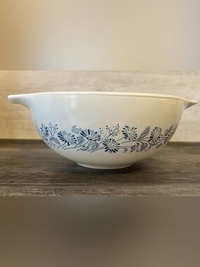 Vintage PYREX colonial mist  Cinderella mixing bowl